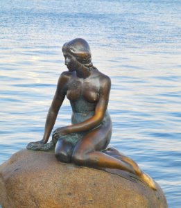 La statua della 'Sirenetta' a Copenaghen